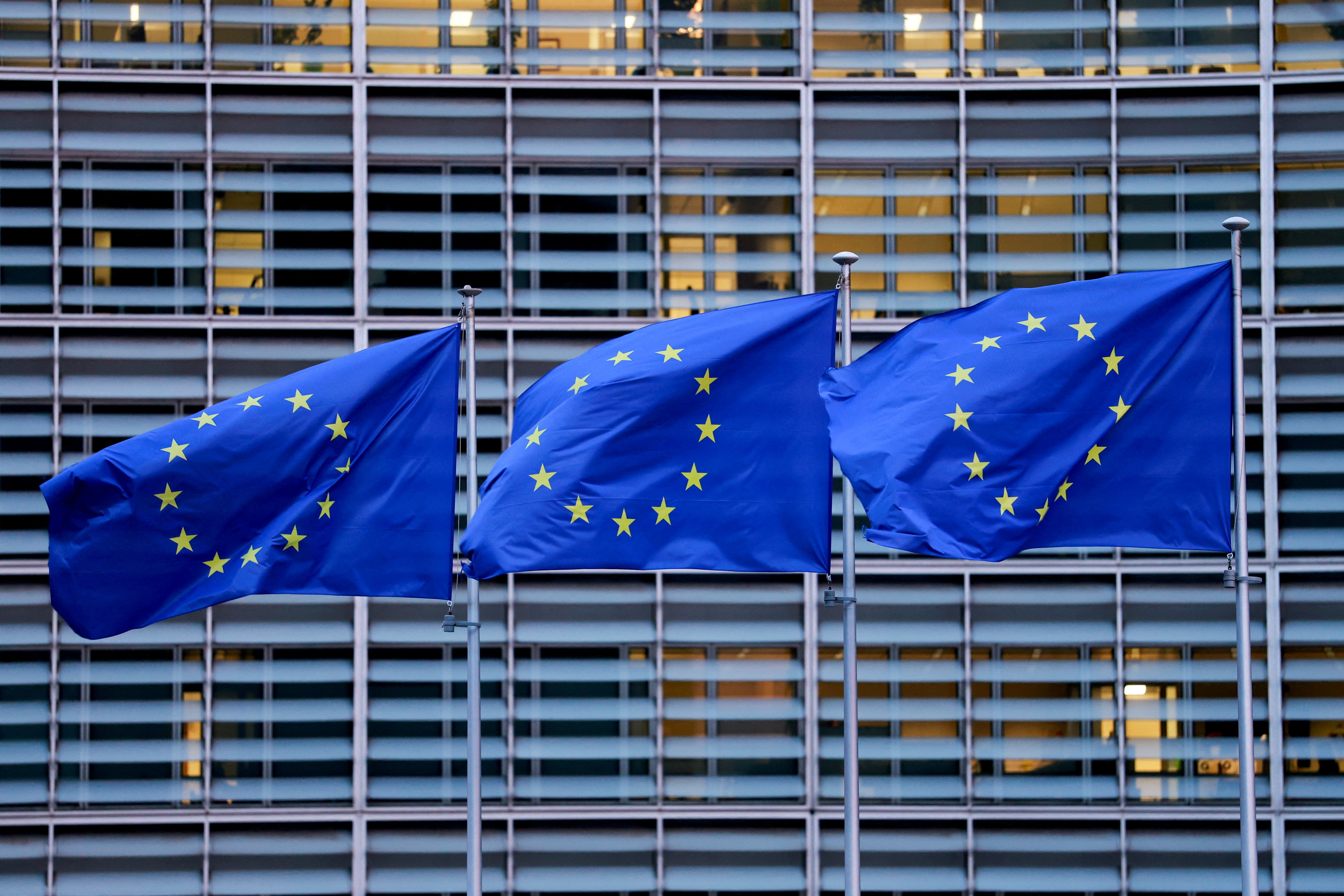 União Europeia planeja eliminar uso de  tecnologia chinesa e isso pode custar mais de US$ 400 bilhões, diz estudo